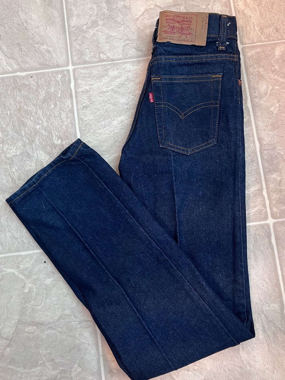 VTG 1983 Levi’s 31305 Red Tab Jeans Made In USA Paper Tag 12 Regular 25 - Picture 11 of 11